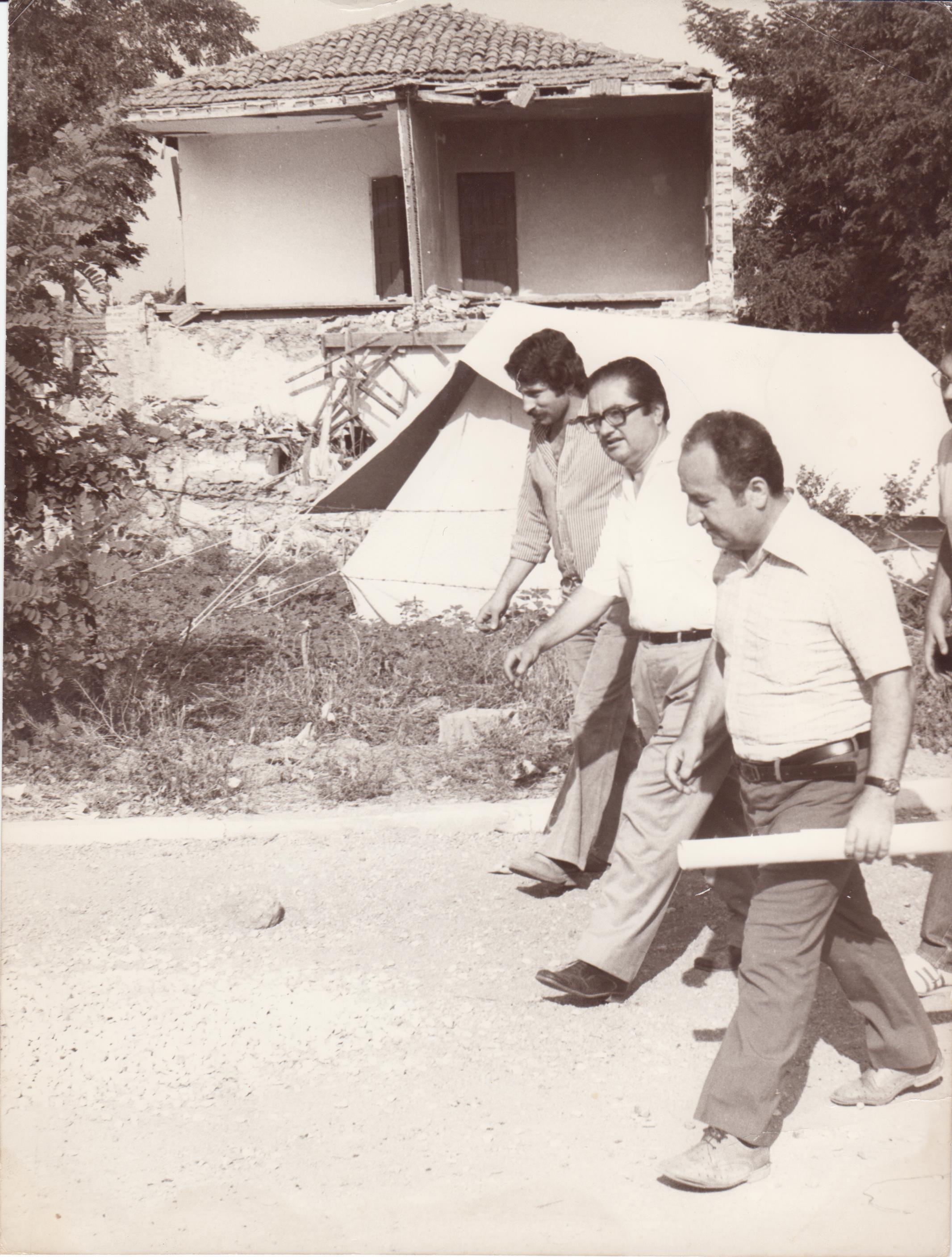 papazahos_kai_soldatos_seismos_1978.jpg παπαζαχος