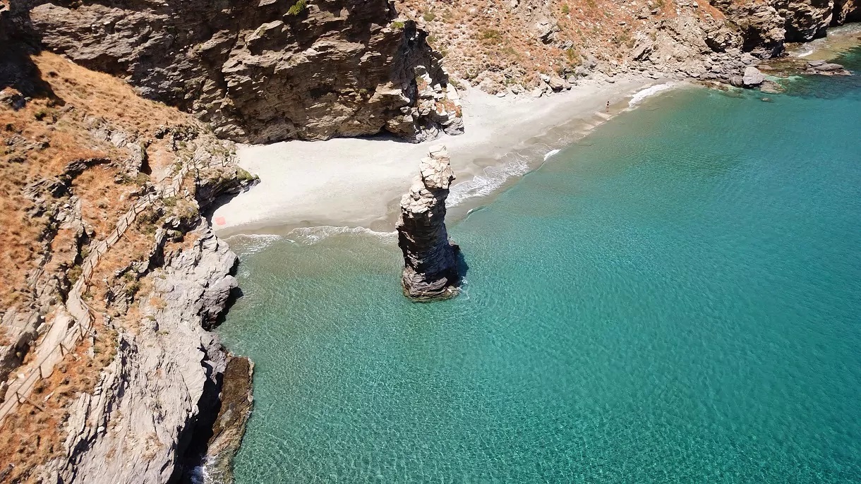 paralia-tis-grias-to-pidima-andros.jpg Της Γριάς το Πήδημα