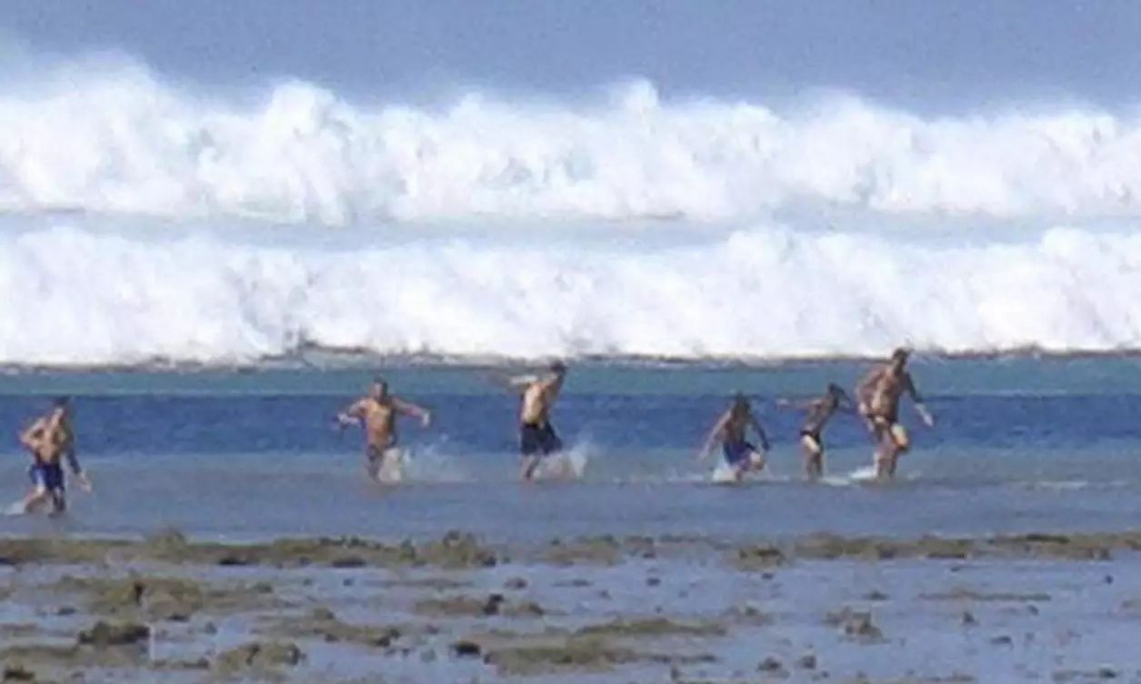 tsunami.jpg tsunami