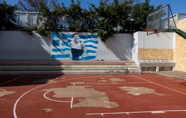 karalis-grafiti2.jpg Γκράφιτι με τον Εμμανουήλ Καραλή σε σχολείο