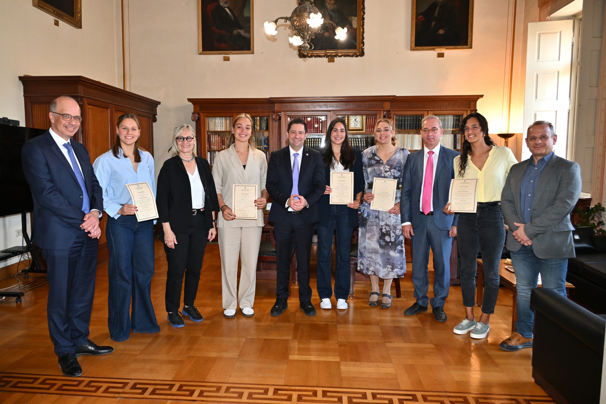 ekpa-vraveusi-polo3.jpg ΕΚΠΑ: Βράβευση πρωταθλητριών πόλο και φοιτητριών