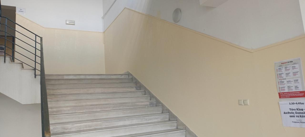 ekpa.jpg σκάλες της σχολής οικονομικών και πολιτικών επιστημών του ΕΚΠΑ
