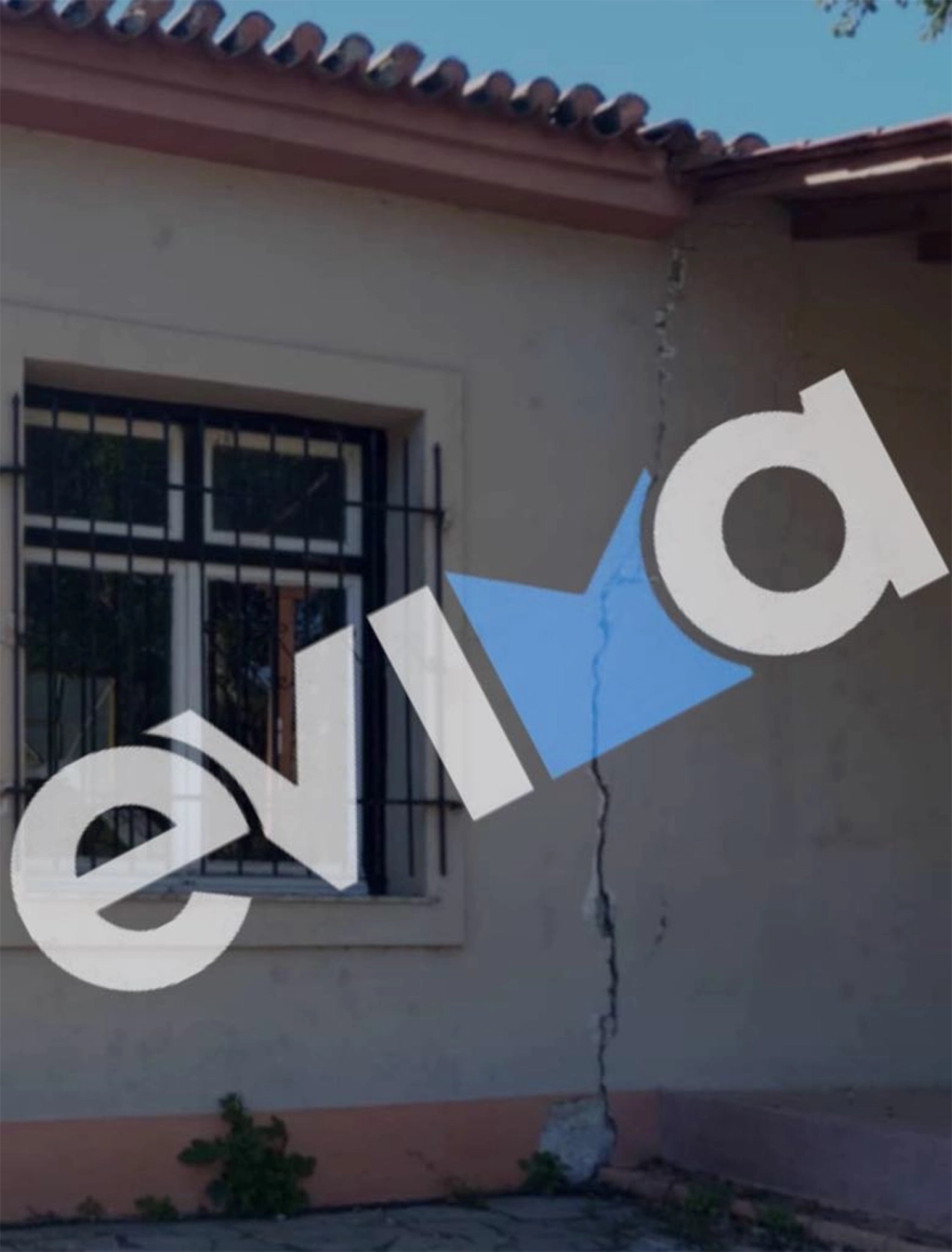 seismos-evoia-1.jpg ζημιές σε σπίτι από τον σεισμό στην Εύβοια