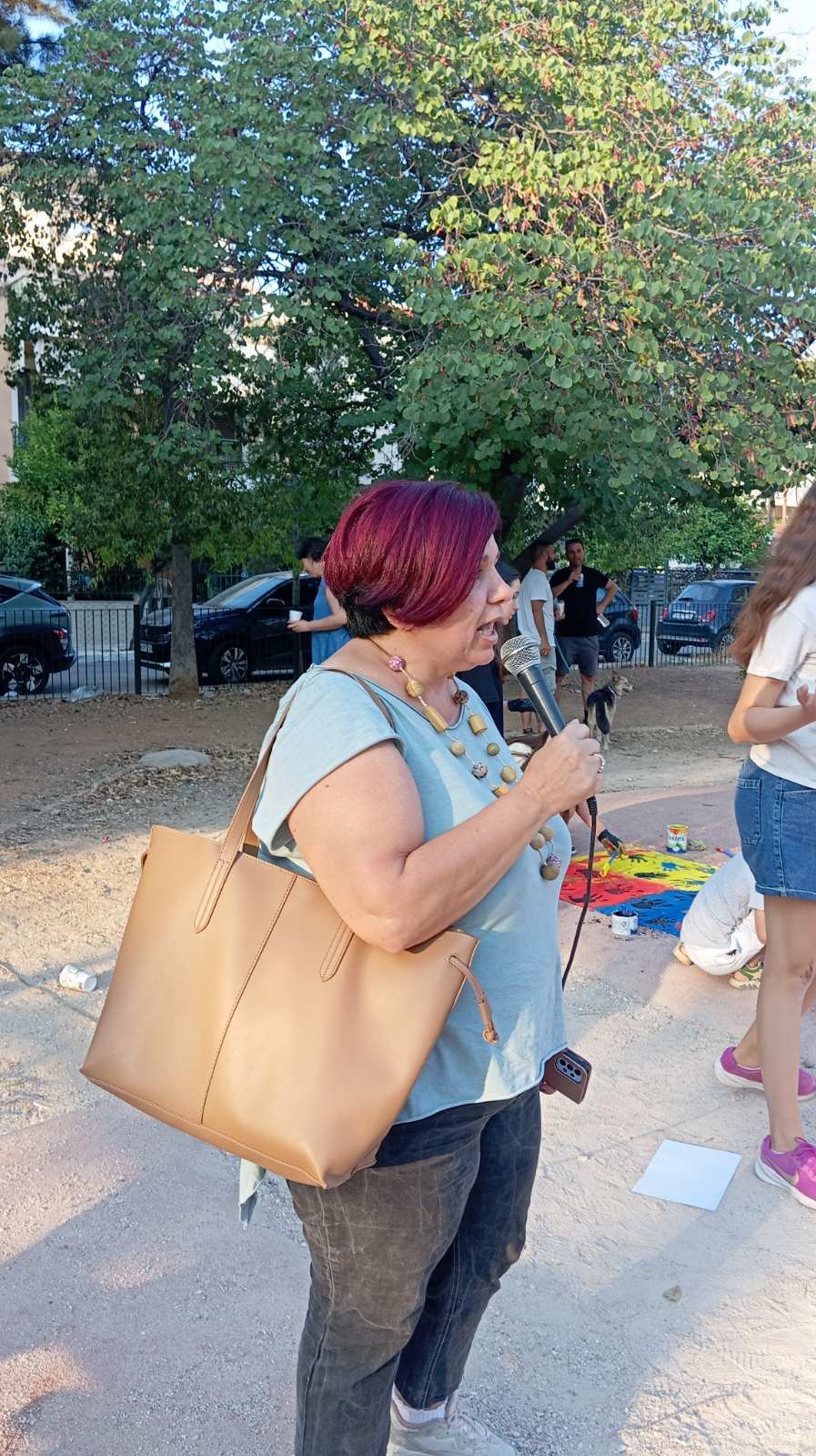 eikona_viber_2025-06-14_09-23-23-368.jpg Γονείς, εκπαιδευτικοί και μαθητές σχολείων του Ηρακλείου, την Παρασκευή 13/6/2025 το απόγευμα, συναντήθηκαν στο πάρκο της οδού Καζαντζάκη (δίπλα στο 7ο Δημοτικό)
