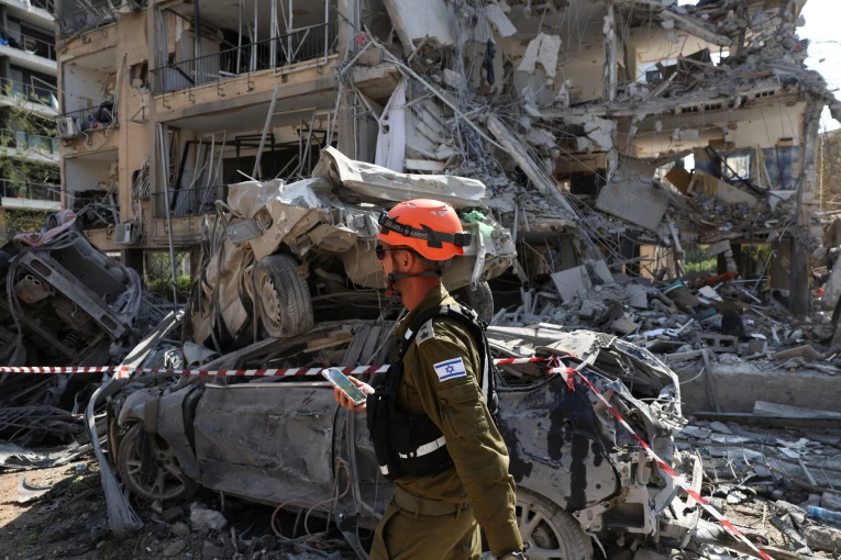 israel-2-kx5pi.jpg Μακελειό στην Τεχεράνη: 20 παιδιά νεκρά από ισραηλινή επίθεση – Σε τροχιά πολέμου Ισραήλ και Ιράν