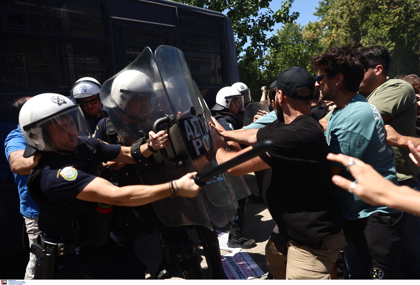 Ένταση με ΜΑΤ και δακρυγόνα