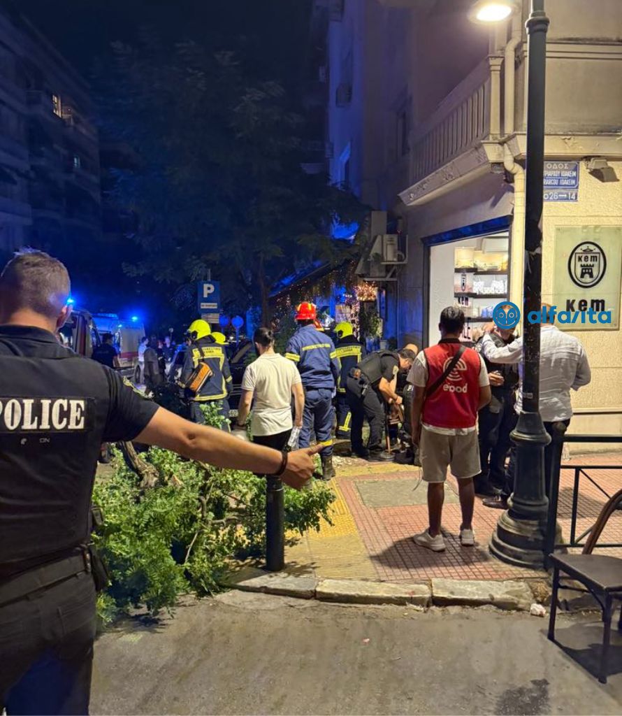 amaxi_kolonaki.jpg αμάξι έπεσε σε εστιατόριο στο κολωνάκι - τραυματίες