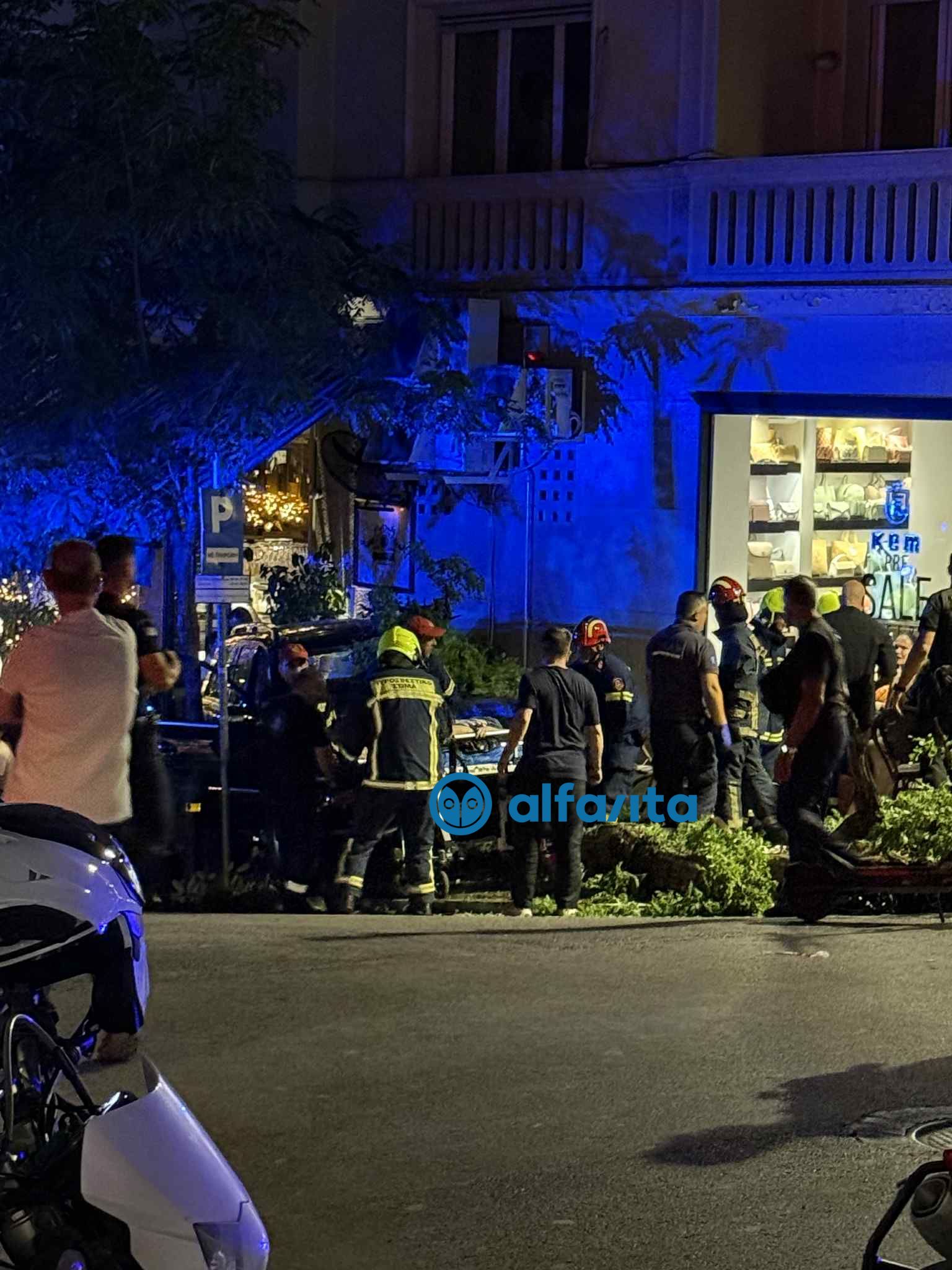mercedes_kolonaki.jpg mercedes μπήκε στο κολωνάκι
