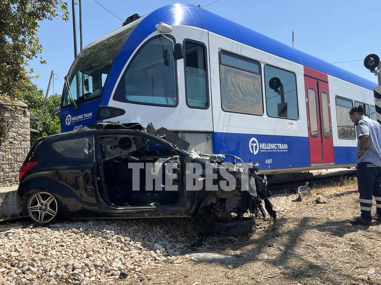 Τροχαίο προαστιακού με ΙΧ