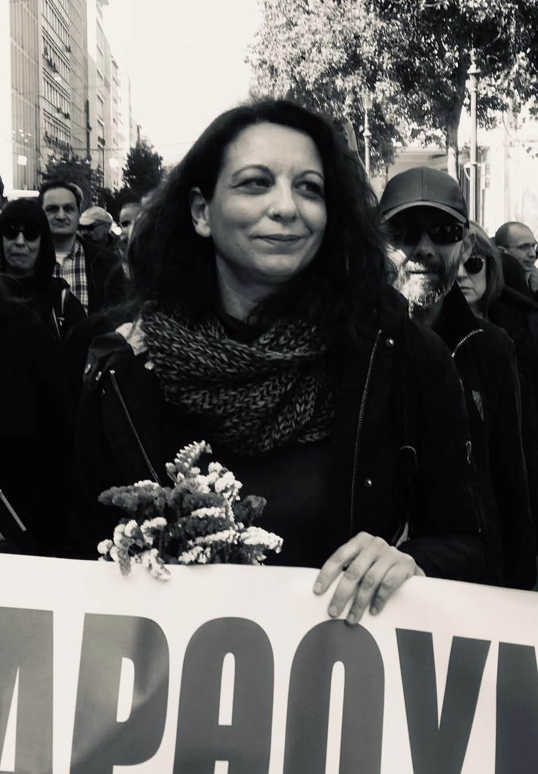 xrysa_aspomaurh.jpg Χοτζογλου