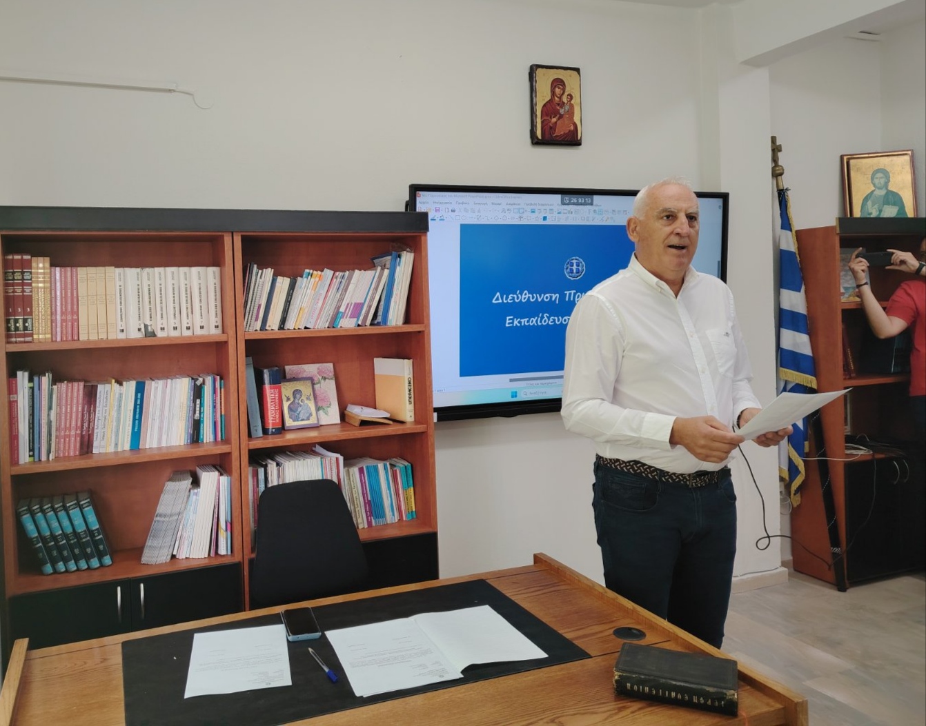 οι πρώτοι 12 νεοδιορισμένοι εκπαιδευτικοί στη Διεύθυνση Πρωτοβάθμιας Εκπαίδευσης Τρικάλων