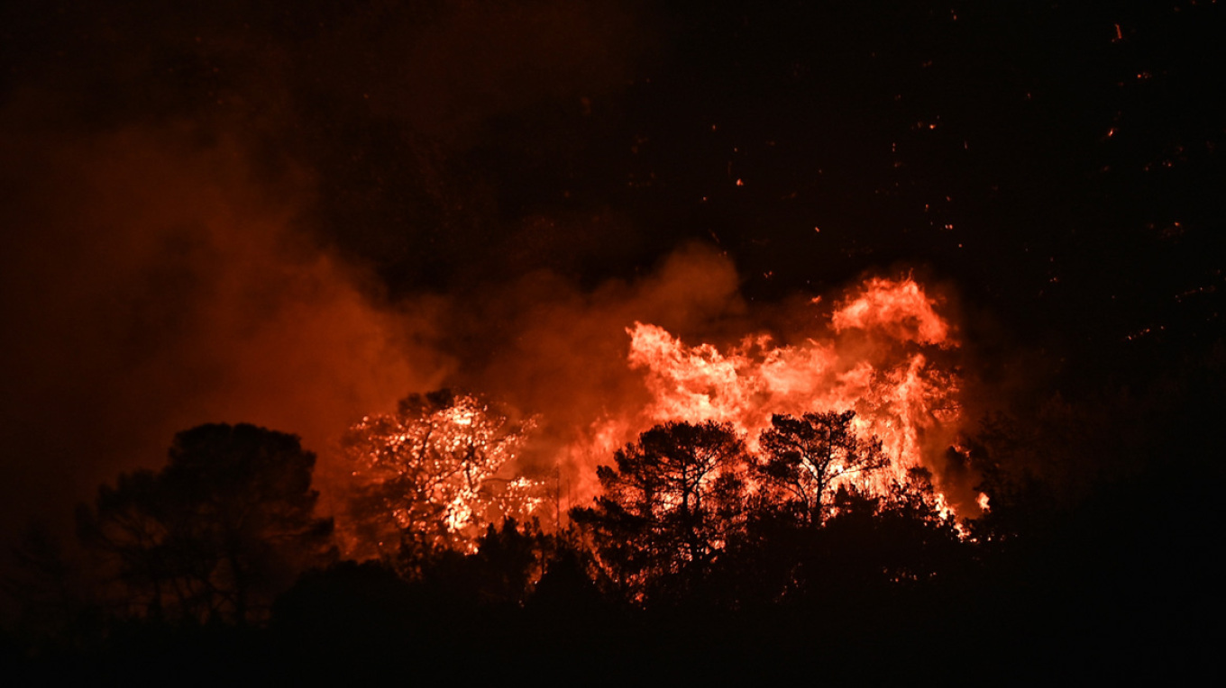 fire-keratea-night-xrwma.jpg φωτιά