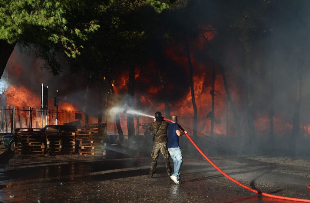 Φωτιά στο Μενίδι