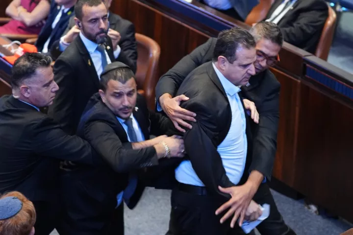Ένταση στην ισραηλινή Βουλή – Οι βουλευτές αποβλήθηκαν «αστραπιαία» κατά τη διάρκεια της ομιλίας του Ντόναλντ Τραμπ
