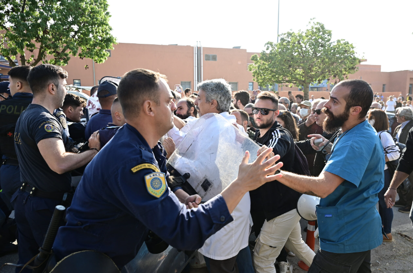 ένταση έξω από το Αττικόν
