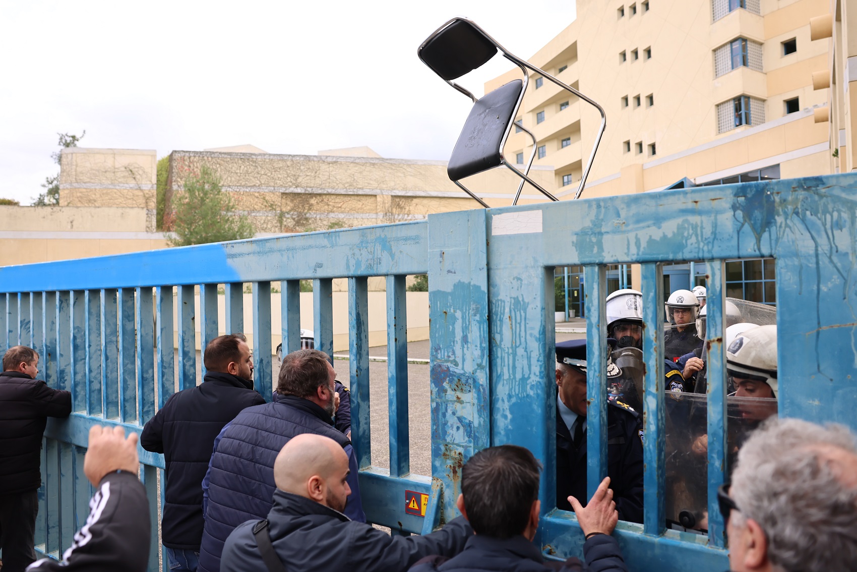 4925730.jpg Ταξί: Χημικά στο υπουργείο Μεταφορών – Οι αυτοκινητιστές ζητούν συνάντηση με τον Κυρανάκη