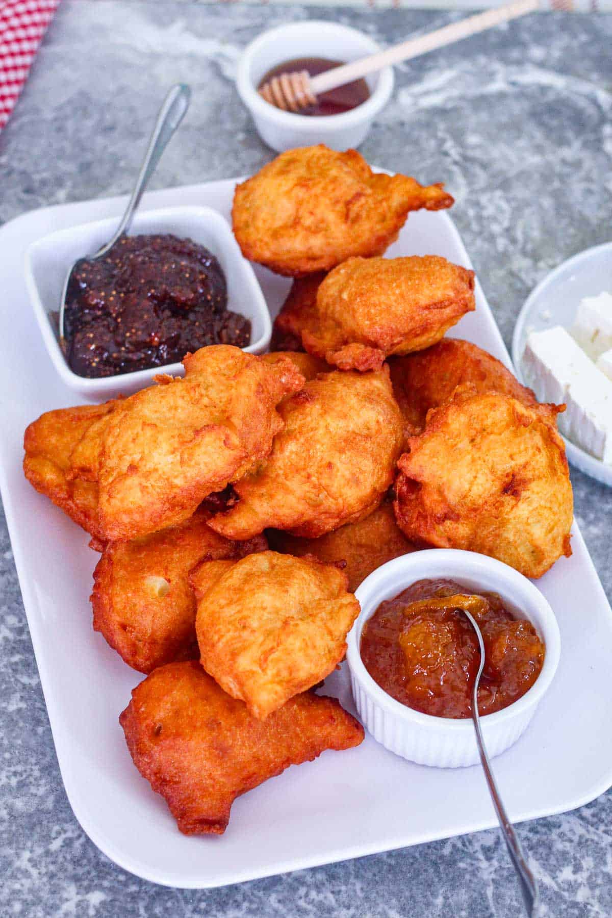 albanian-petulla-fried-dough.jpg Αλβανικοί λουκουμάδες petulla