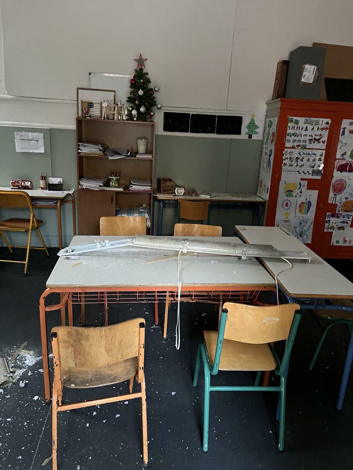 spasmeni-lamba-eidiko-sxoleio2.jpg Σπασμένη λάμπα σε ειδικό σχολείο