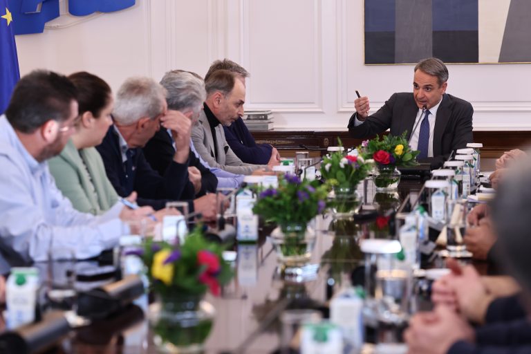 συνάντηση Μητσοτάκη με αγρότες