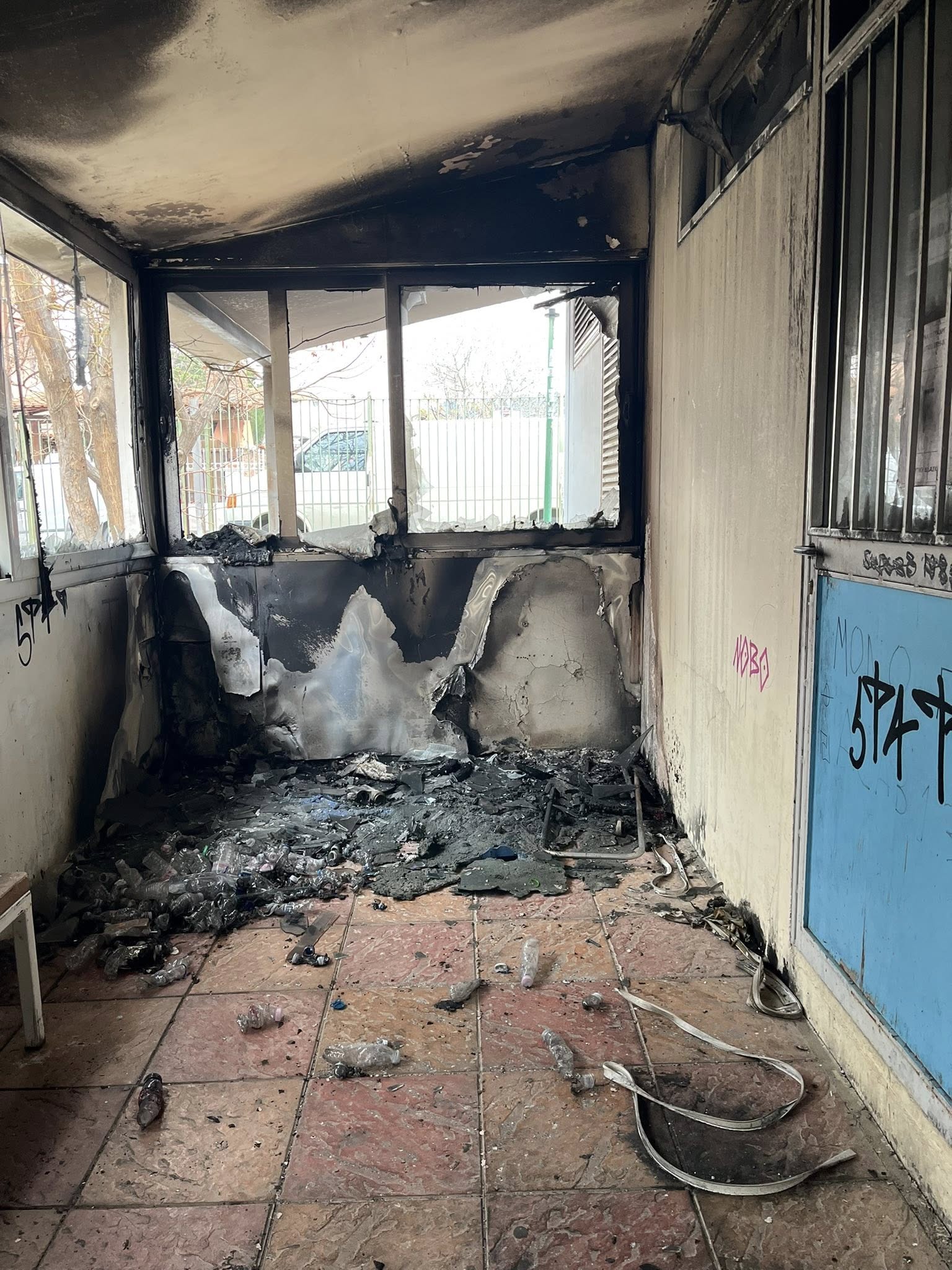 Θεσσαλονίκη: Νεαροί έβαλαν φωτιά σε σχολικό συγκρότημα στην Ευκαρπία