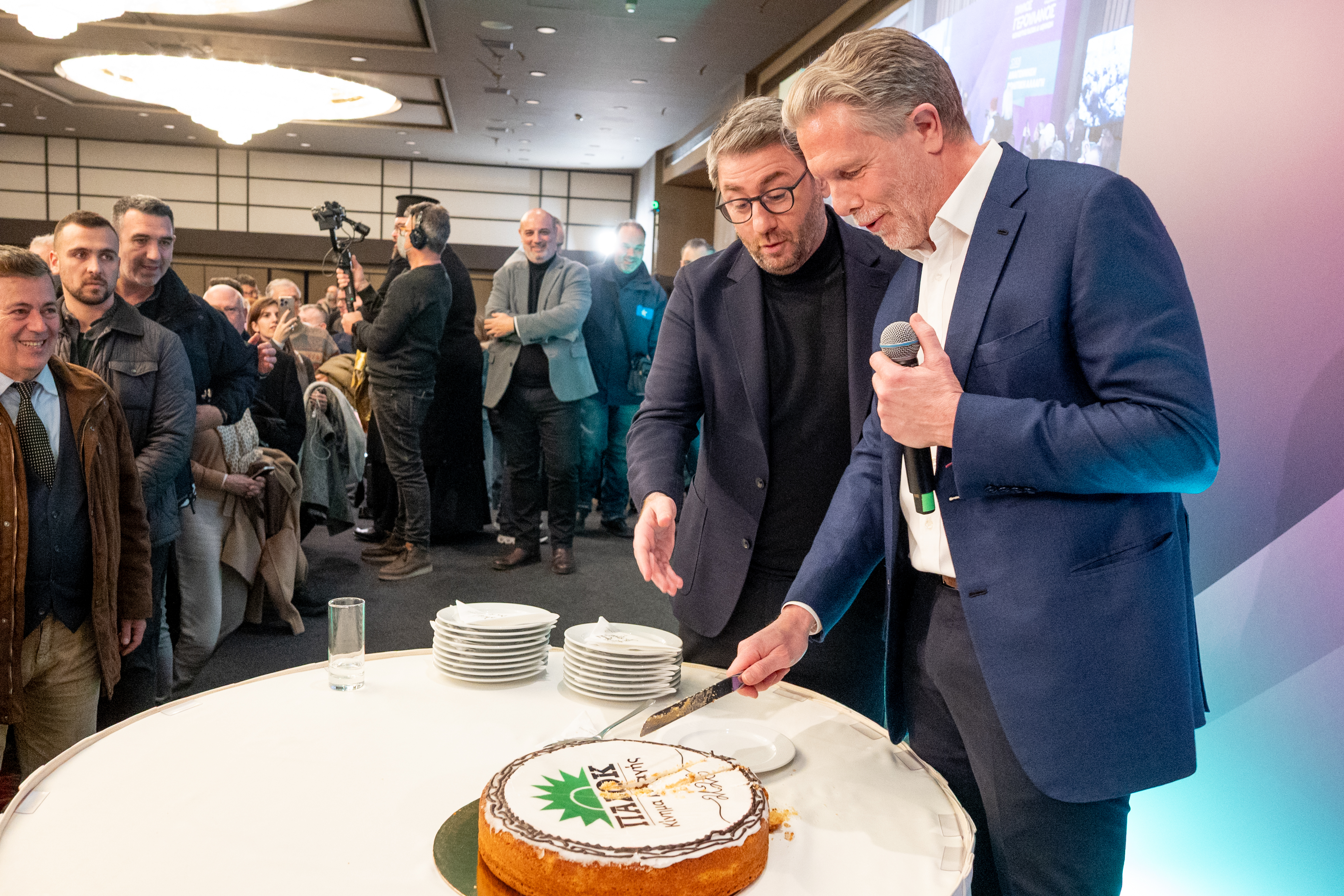 Κοπή πρωτοχρονιάτικης πίτας - Γερουλάνος