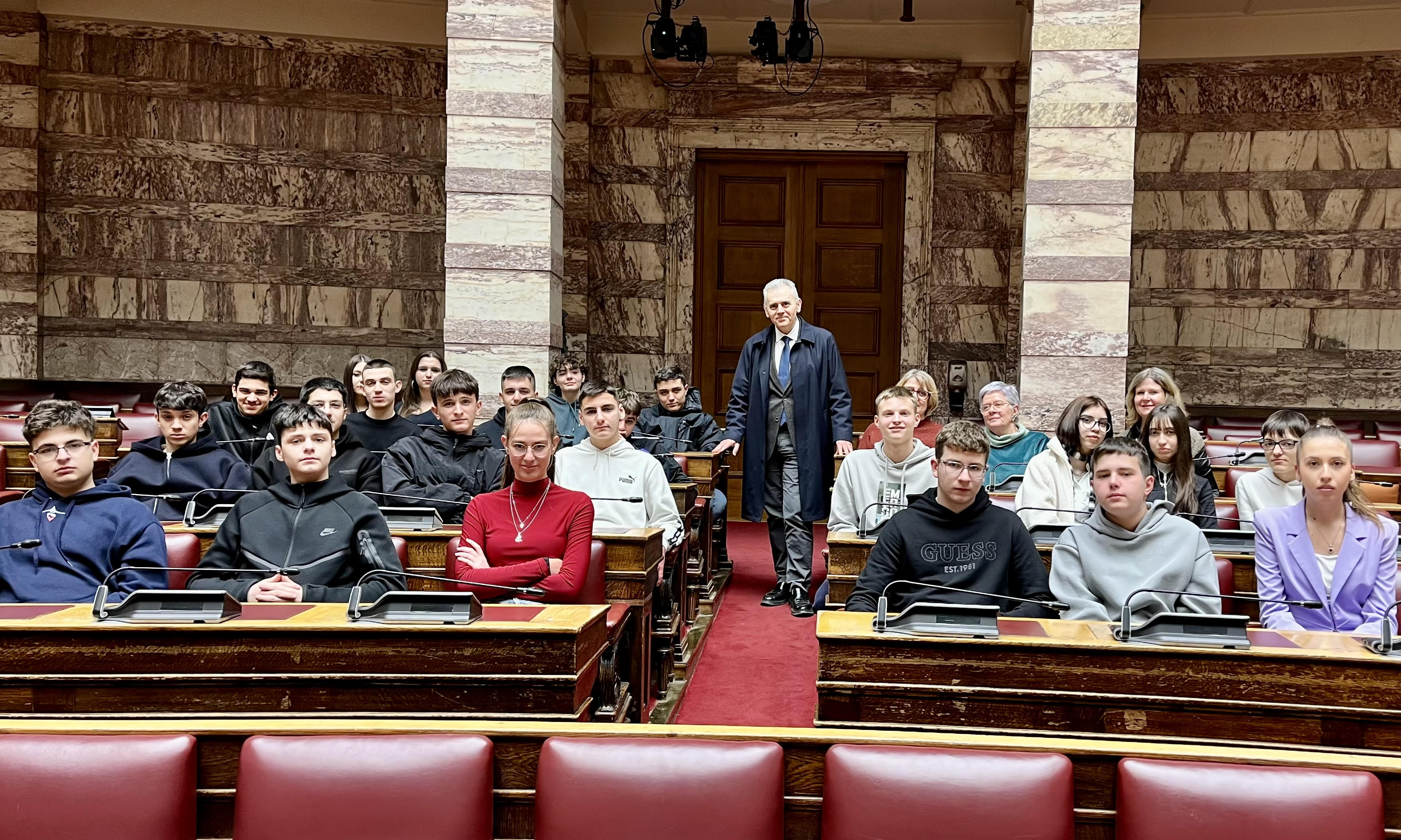 Μάξιμος Χαρακόπουλος σε μαθητές του ΓΕΛ Λάρισας