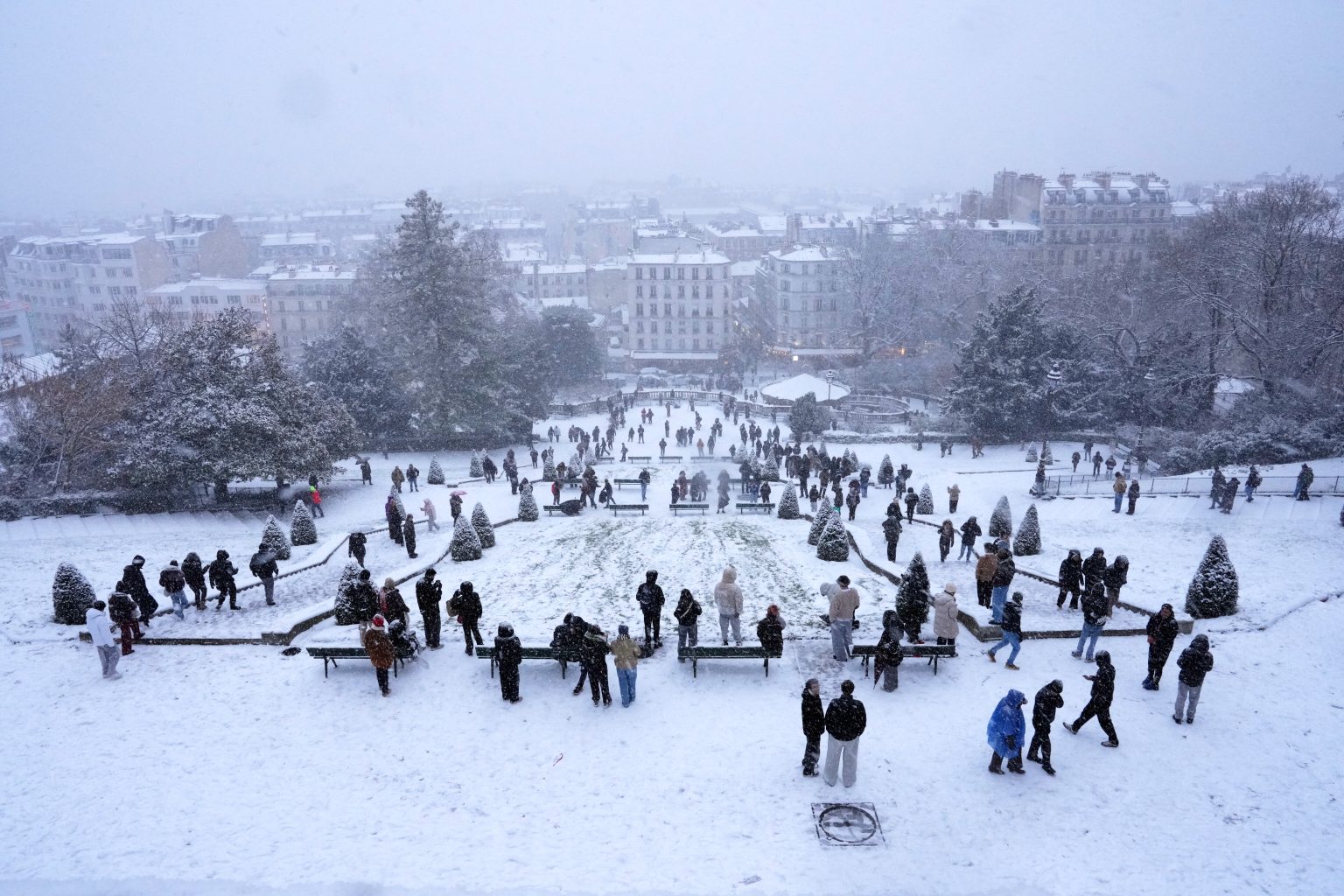 paris-xioni-ap26005566971585-1536x1024.jpg χιόνια στο Παρίσι