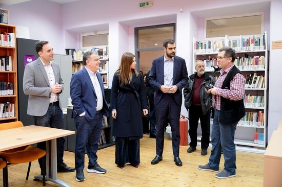 Επίσκεψη Σοφίας Ζαχαράκη και Παύλου Μαρινάκη στο 2ο ΓΕΛ Γέρακα