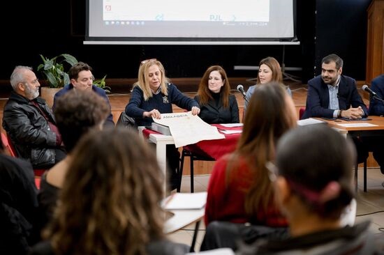 Επίσκεψη Σοφίας Ζαχαράκη και Παύλου Μαρινάκη στο 2ο ΓΕΛ Γέρακα