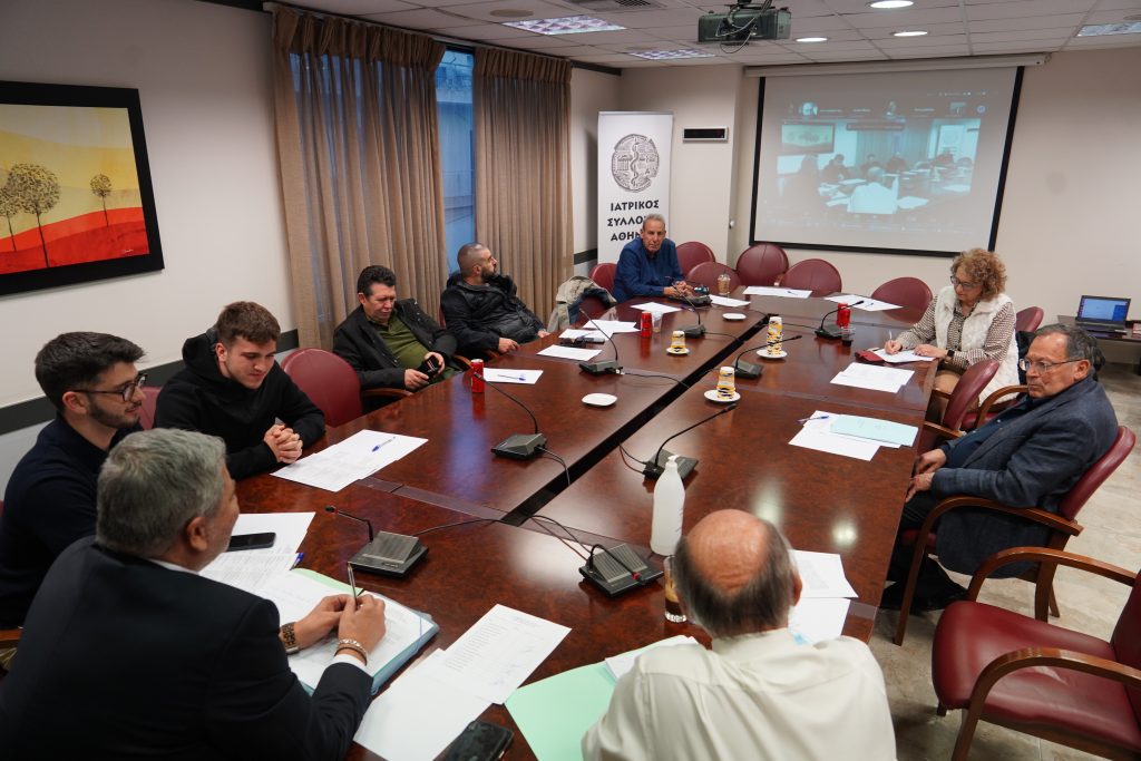 Ομάδα φοιτητών της Ιατρικής Σχολής Αθηνών είχε συνάντηση με το ΔΣ του ΙΣΑ, με αίτημα να υπάρξει παρέμβαση για την αναβολή στράτευσης των ιατρών