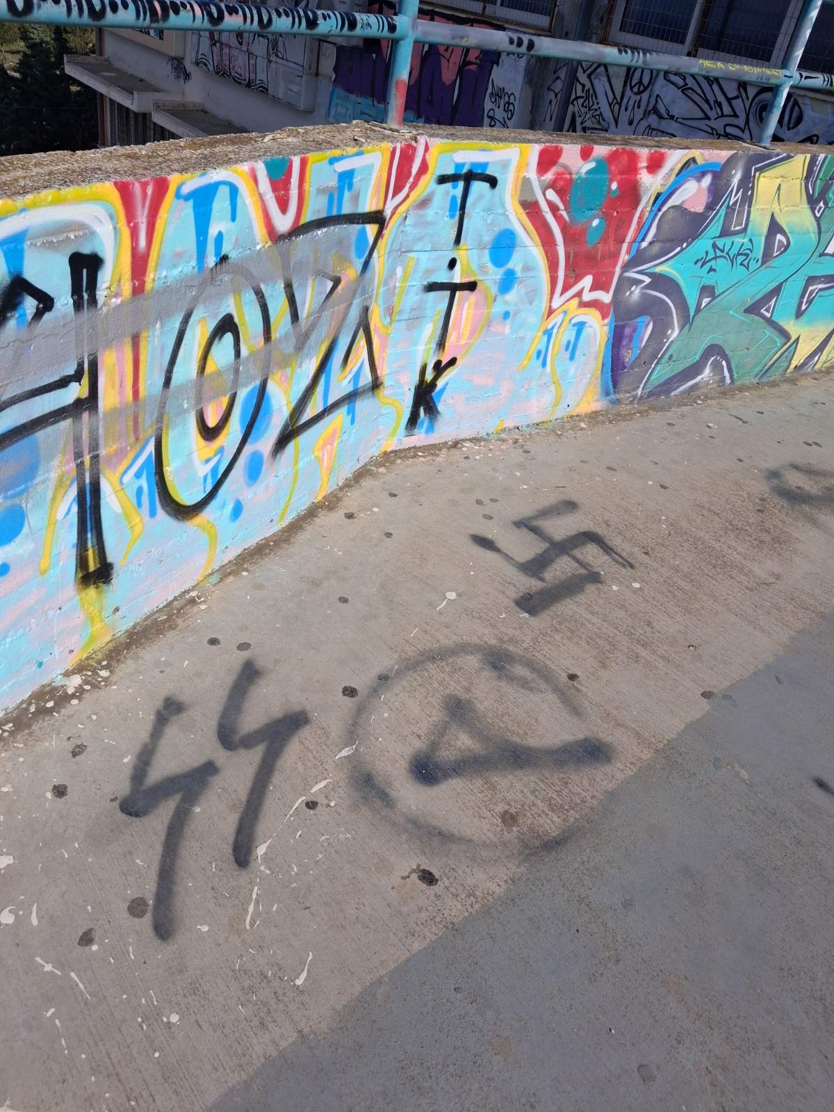 Ναζιστικά συνθήματα στο ΓΕΛ Καρέα