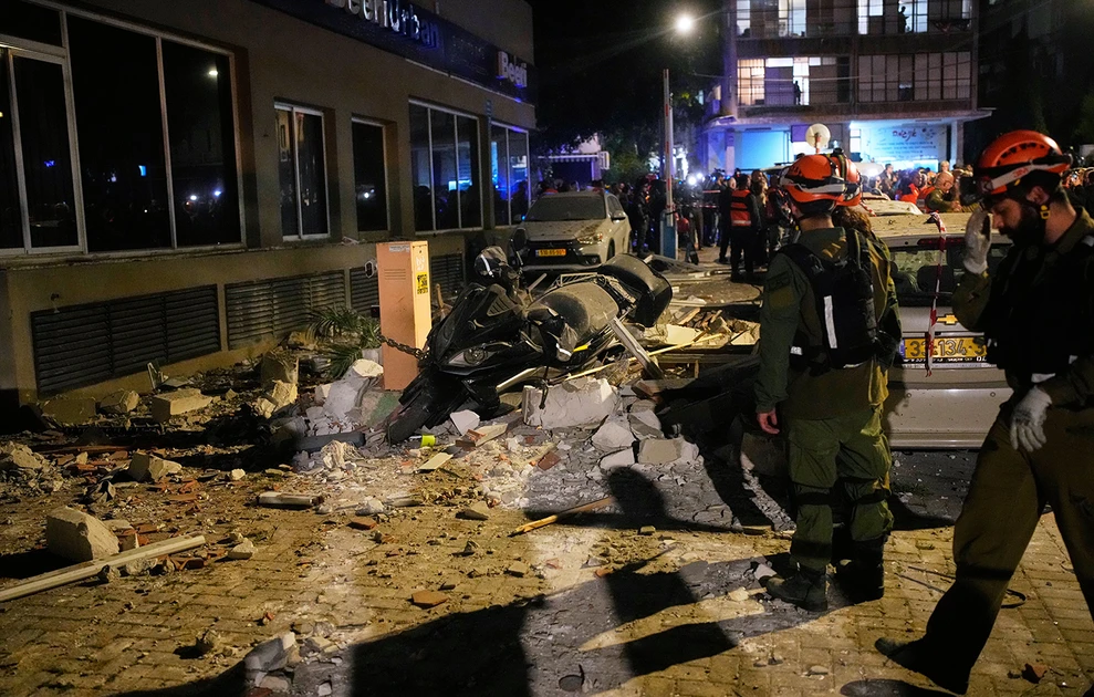 Εφιάλτης στο Τελ Αβίβ: Ισοπεδώθηκαν πολυκατοικίες, παντού συντρίμμια από το ιρανικό πλήγμα