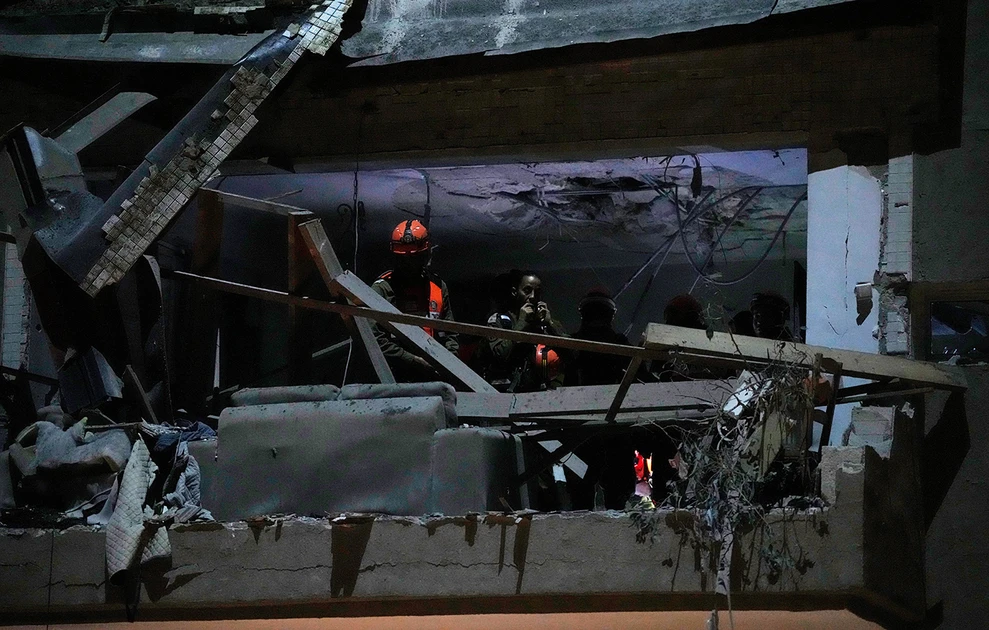 Εφιάλτης στο Τελ Αβίβ: Ισοπεδώθηκαν πολυκατοικίες, παντού συντρίμμια από το ιρανικό πλήγμα