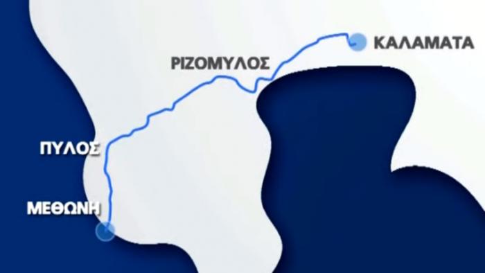 kalamata_rizomilos_pilos_methoni.jpg Ένα από τα σημαντικότερα οδικά έργα στη νοτιοδυτική Πελοπόννησο βρίσκεται σε εξέλιξη, με τον νέο αυτοκινητόδρομο Καλαμάτα – Ριζόμυλος – Πύλος – Μεθώνη να αναδιαμορφώνει τον χάρτη των μετακινήσεων στην περιοχή και να ενισχύει καθοριστικά την πρόσβαση σε δημοφιλείς τουριστικούς προορισμούς. Το έργο υλοποιείται μέσω σύμπραξης δημόσιου και ιδιωτικού τομέα (ΣΔΙΤ) από τον όμιλο AKTOR, αποτελώντας βασική υποδομή για την αναβάθμιση της οδικής σύνδεσης στη Μεσσηνία. Έργο 49 χιλιομέτρων με στόχο την αναβάθμιση των