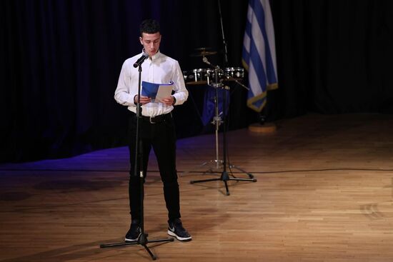 047ece9e-f656-4891-a208-c6a072012d1d.jpg Στις εκδηλώσεις για τον εορτασμό της έναρξης του Εθνικοαπελευθερωτικού Αγώνα των Κυπρίων Αγωνιστών (ΕΟΚΑ) στο 1ο Γενικό Λύκειο Αργυρούπολης παρέστη η Υπουργός Παιδείας