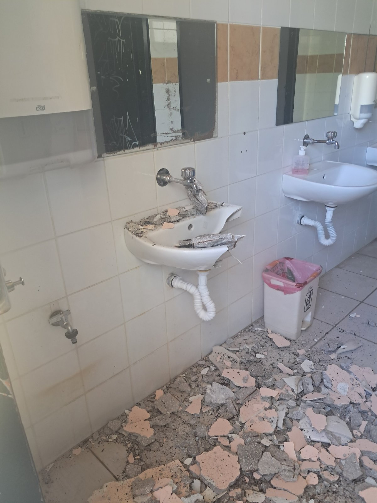 Τουαλέτες Δημοτικού Σχολείου Αθήνας