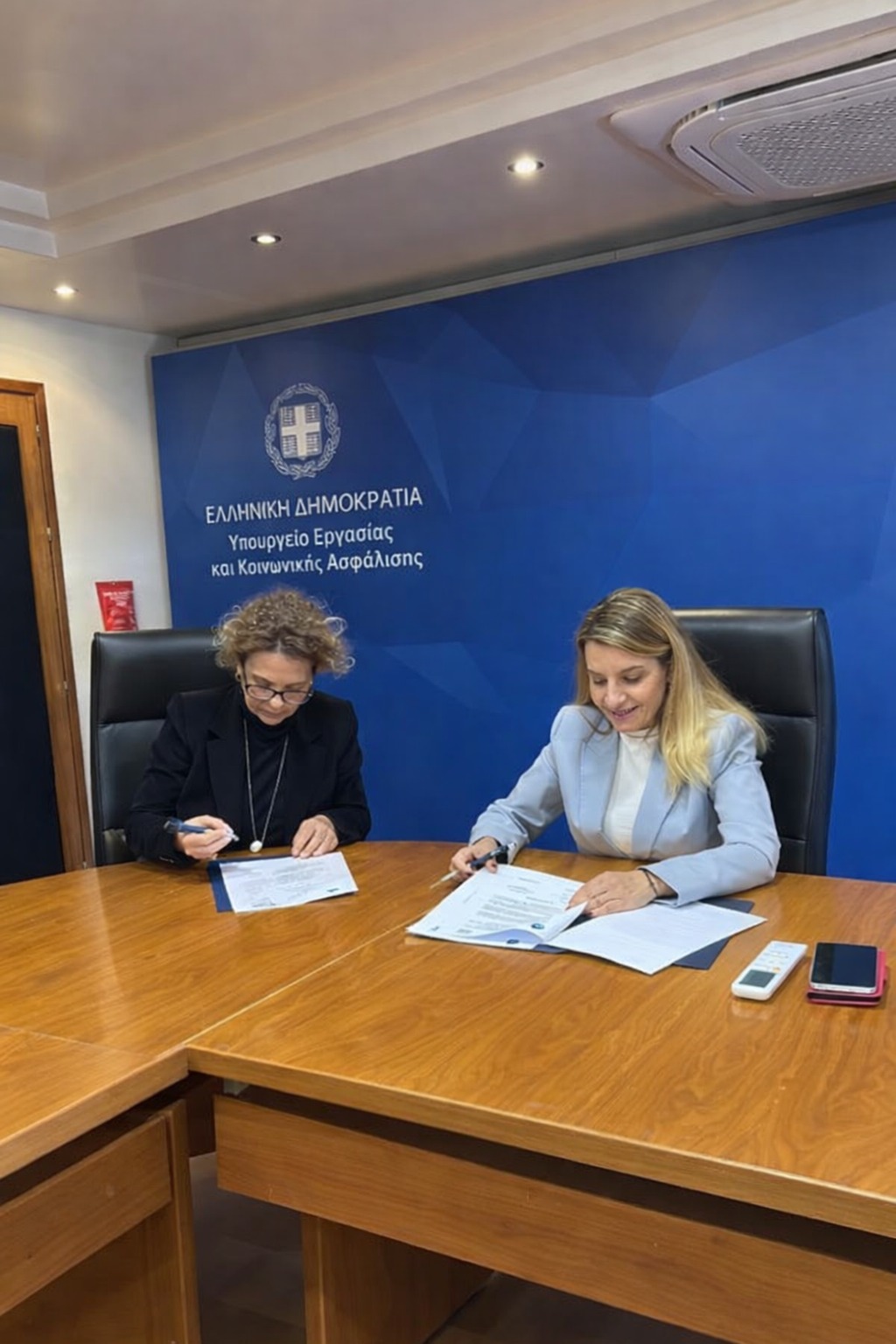 Μνημόνιο Συνεργασίας ΔΥΠΑ – ΑΒΑΞ για την ενίσχυση της επαγγελματικής εκπαίδευσης και της απασχόλησης στον κατασκευαστικό κλάδο ΤΜΗΜΑ ΕΠΙΚΟΙΝΩΝΙΑΣ & ΔΗΜΟΣΙΩΝ ΣΧΕΣΕΩΝ Δ.ΥΠ.Α. 13:42 ​Με εκτίμηση Tμήμα Επικοινωνίας & Δημοσίων Σχέσεων Διεύθυνση Γραμματείας Διοίκησης press@dypa.gov.gr