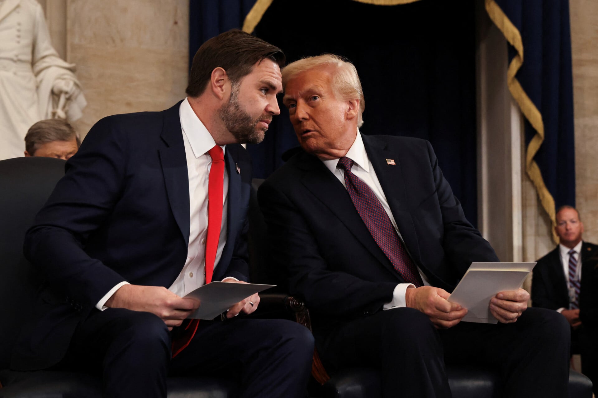 tramp-vans.jpg Τραμπ και Βανς