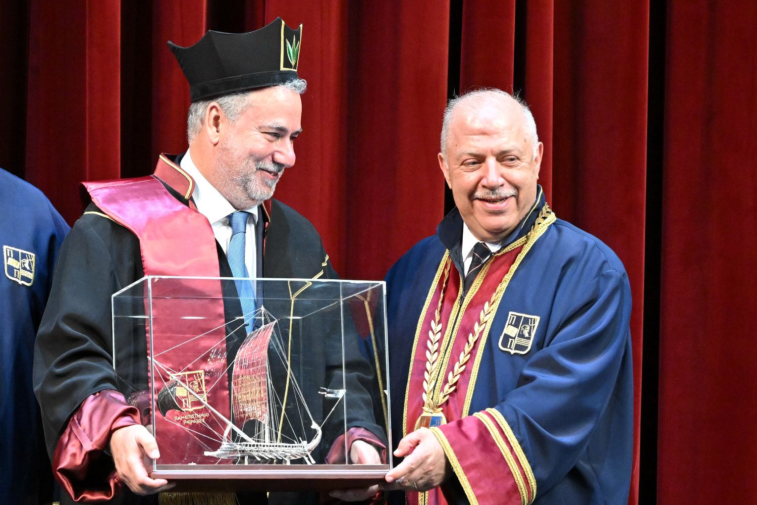 1_9.jpg Το Πανεπιστήμιο Πειραιώς αναγόρευσε τον Πρόεδρο της ĒNSOFI Αχιλλέα Β. Κωνσταντακόπουλο σε Επίτιμο Διδάκτορα