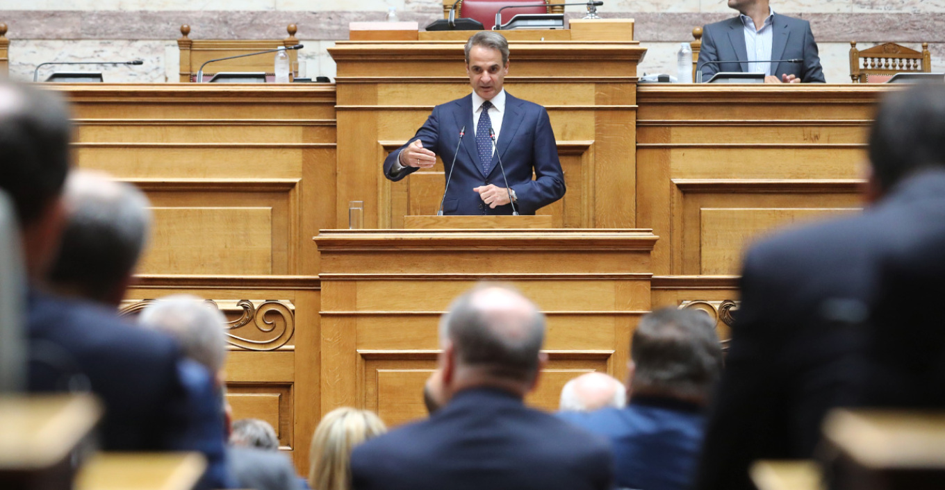 Ο Κυριάκος Μητσοτάκης μιλάει στη Βουλή