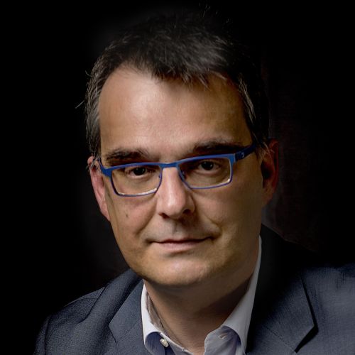 Ο Γιώργος Παππάς ζει και εργάζεται στα Ιωάννινα ως παθολόγος