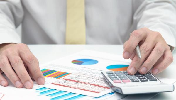businessman-using-calculator-and-graphs.jpg businessman-using-calculator-and-graphs.jpg