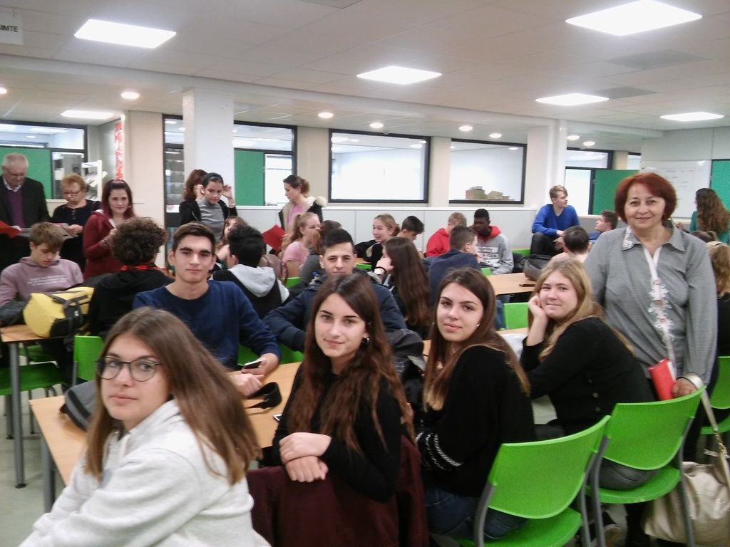 sth.jpg Στο σχολείο του Hoogeven
