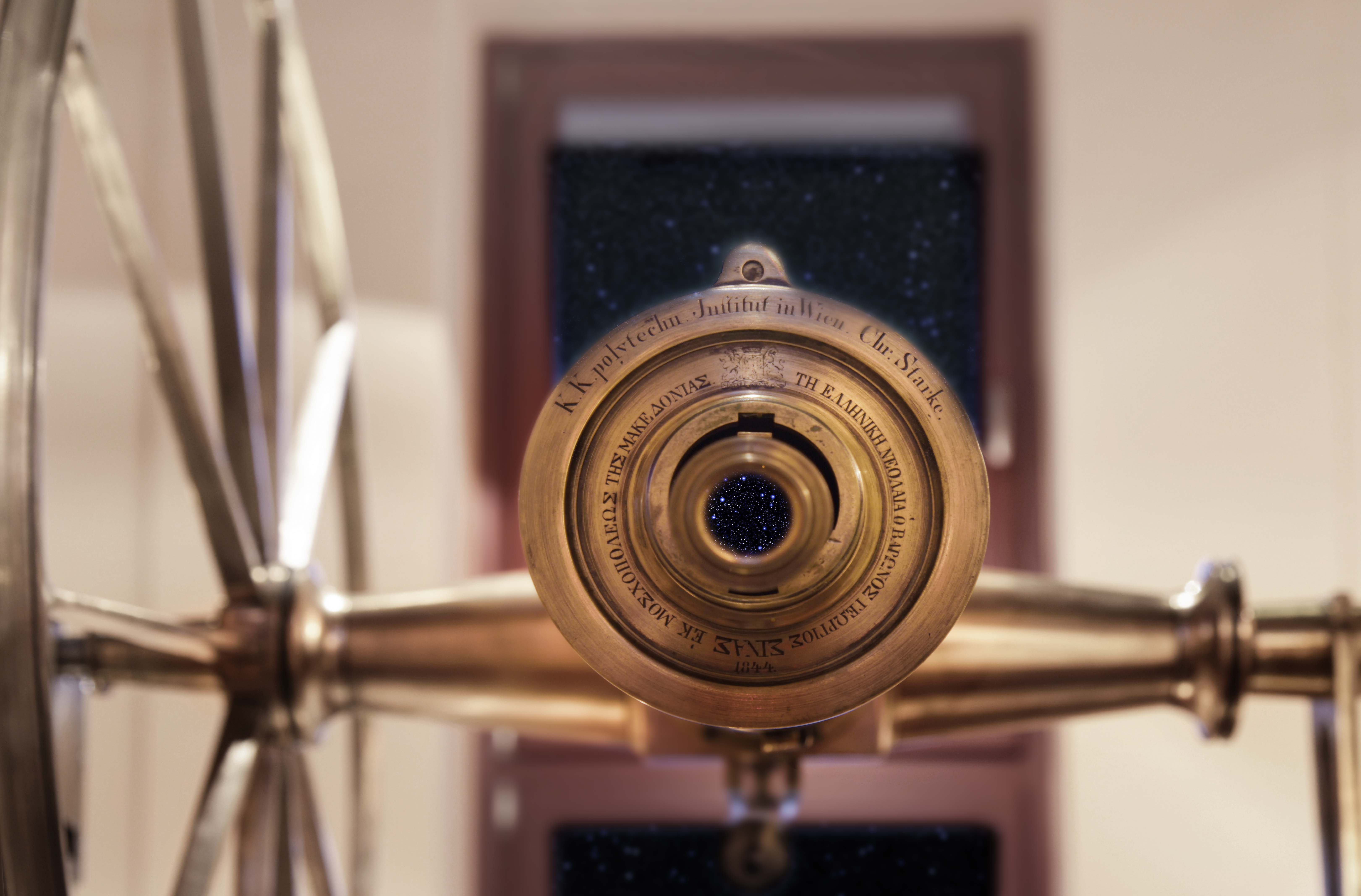 Το μεσημβρινό τηλεσκόπιο Starke. Χρησιμοποιήθηκε για την μέτρηση του χρόνου από το Αστεροσκοπείο από το 1846 έως το 1900 (φωτογραφία: Κων/νος Γεωργιάδης)