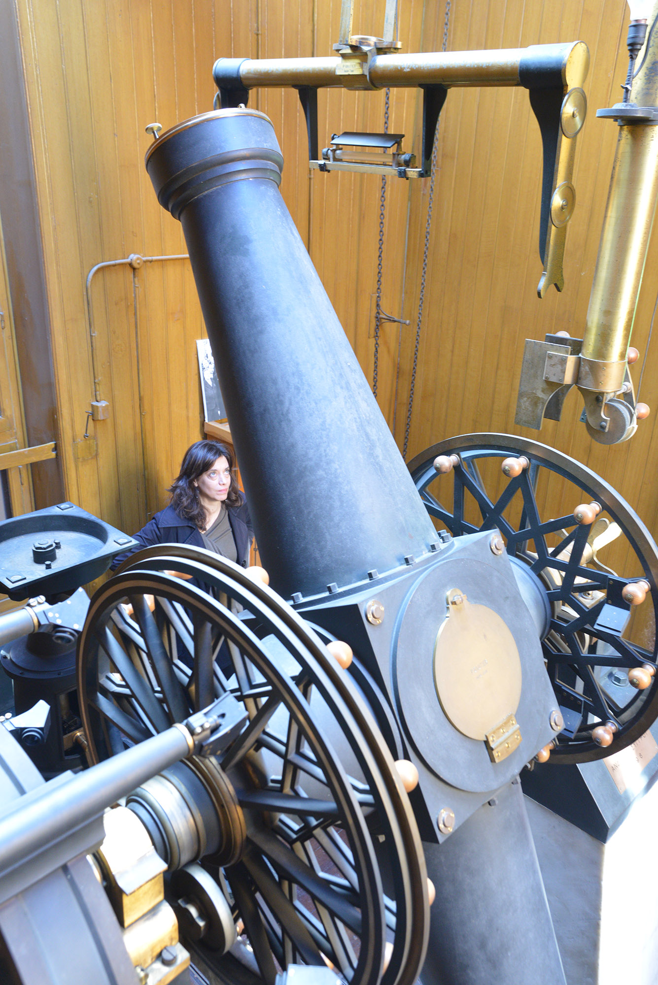Το μεσημβρινό τηλεσκόπιο Ανδρέα Συγγρού. Χρησιμοποιήθηκε για την μέτρηση του χρόνου από το Αστεροσκοπείο από το 1900 έως το 1964. (φωτογραφία: Χρήστος Κανατάς)
