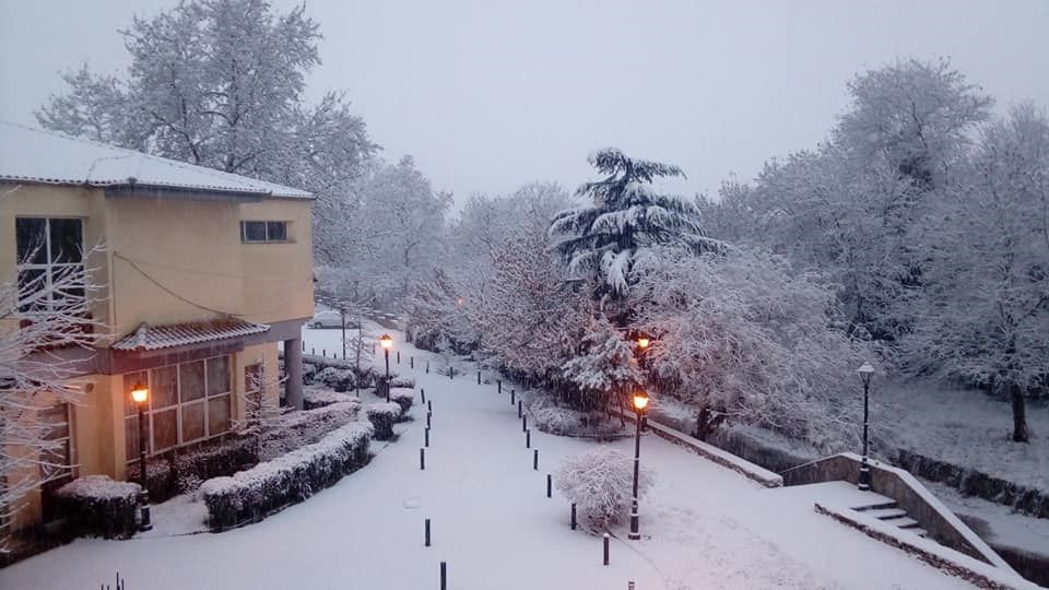 far4.jpg Χιόνι στη Θεσσαλία
