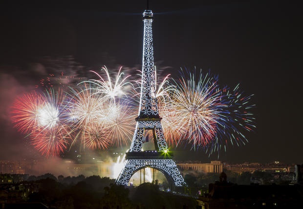 paris-nye-fireworks.jpg paris-nye-fireworks.jpg
