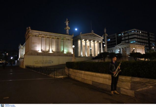 selhnh2.jpg Υπερπανσέληνος στην Αθήνα