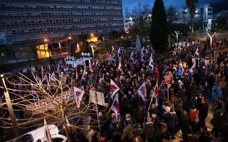 Ένταση με μέλη του ΠΑΜΕ