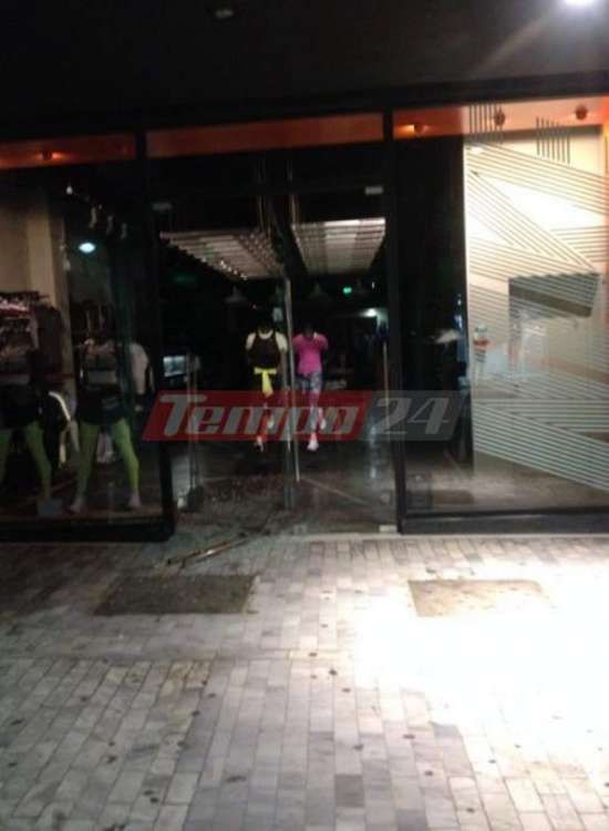 temp3.jpg Σπασμένες βιτρίνες στην Πάτρα